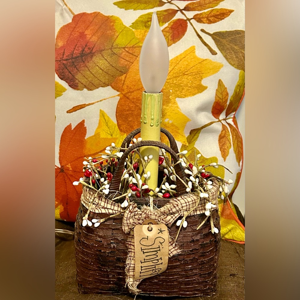Primitive Folk Art Rustic Basket Faux Berry Spray Electric Candle Working